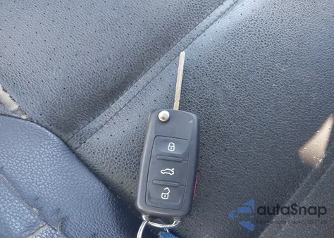 2014 Volkswagen Jetta 1.8T Se z USA, uszkodzony, nr VIN 3VWD17AJ3EM222192